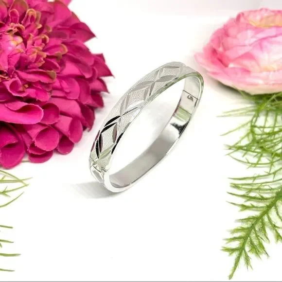 VINTAGE⚜️ART DECO Diamond Cut Etched Silver Bangle Cuff Bracelet - Picture 3 of 12